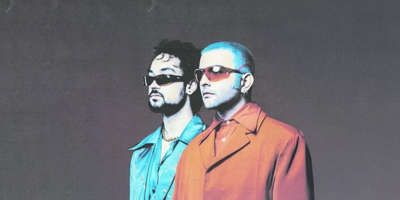 Perdenin Ardındakiler